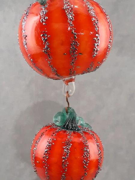 #09232402  hanging 3 pumpkins SM, MED, LG 18''HX6''W $200.00