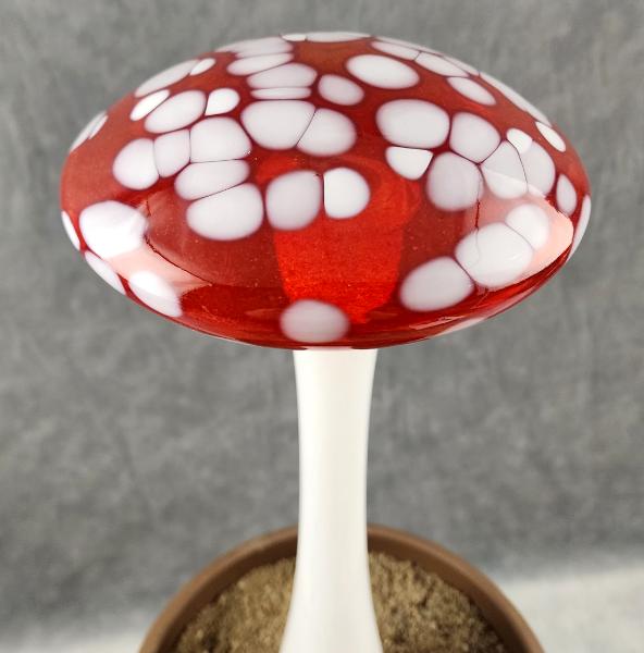 #04112412 LG mushroom with glass stake 13.5''Hx 6''W $100