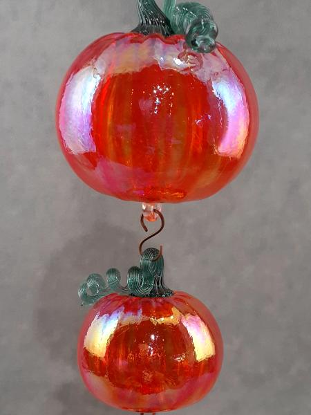 #09232401  hanging 3 pumpkins SM, MED, LG 18''HX6''W $180.00