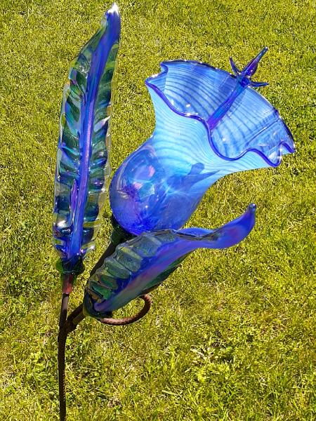 #05082503 Garden Flower 3' HX19''WX13''D $350.00