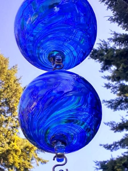 #08092505 Three Hanging Ball Sculpture Lg-6'' Med-4.75'' Sm-3.75'' 30.5''Long $180.00