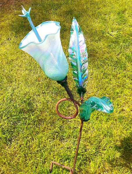 #05082502 Garden Flower 3' HX22''WX13''D $350.00