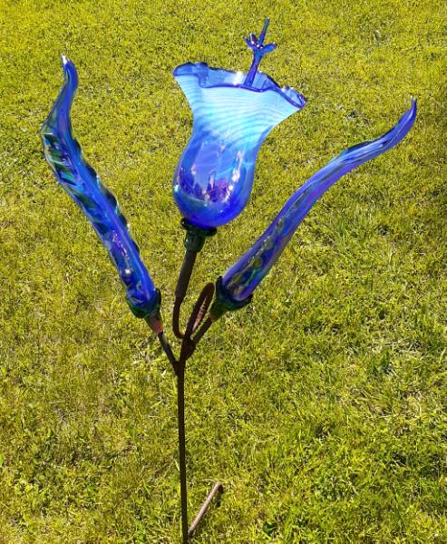 #05082503 Garden Flower 3' HX19''WX13''D $350.00