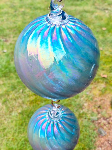 #02202602 Three Hanging Ball Sculpture LG-5.5'' Med-4.5'' Sm-3.5'' 20'' long Iridised$150.00